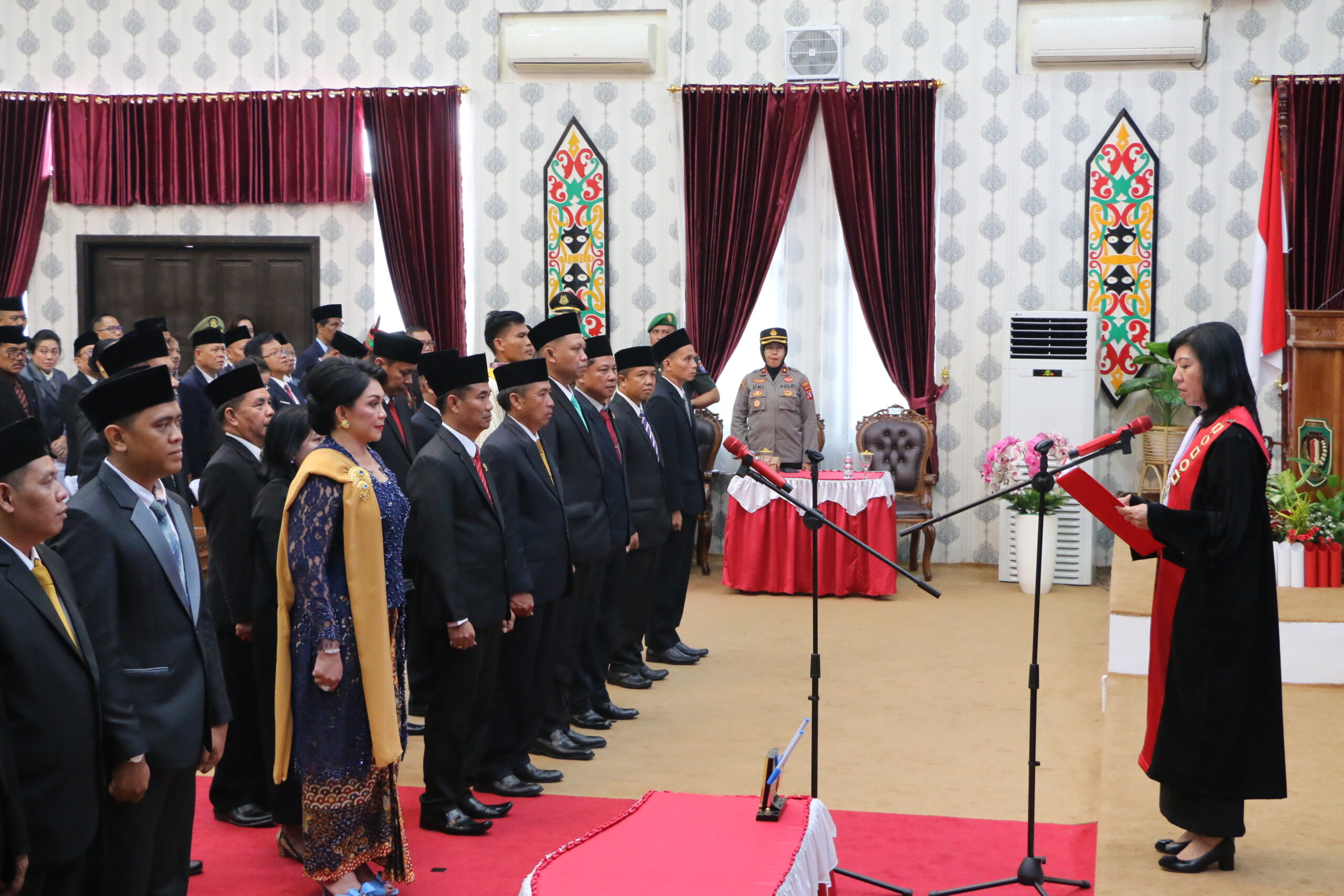 Foto : Saat pelaksaan pelantikan 25 anggota DPRD Katingan.