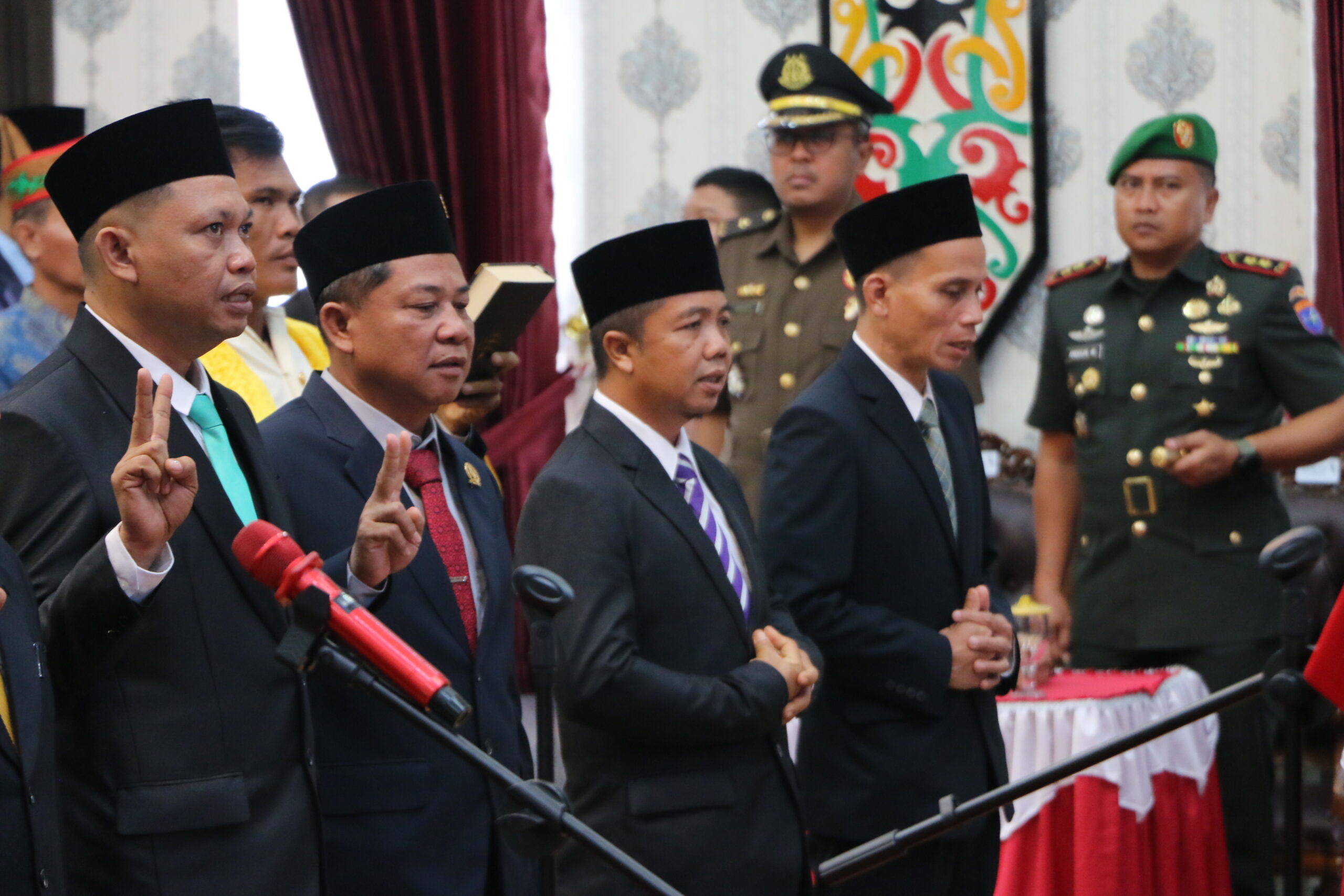 Foto : Saat pelantikan 25 anggota DPRD terpilih.