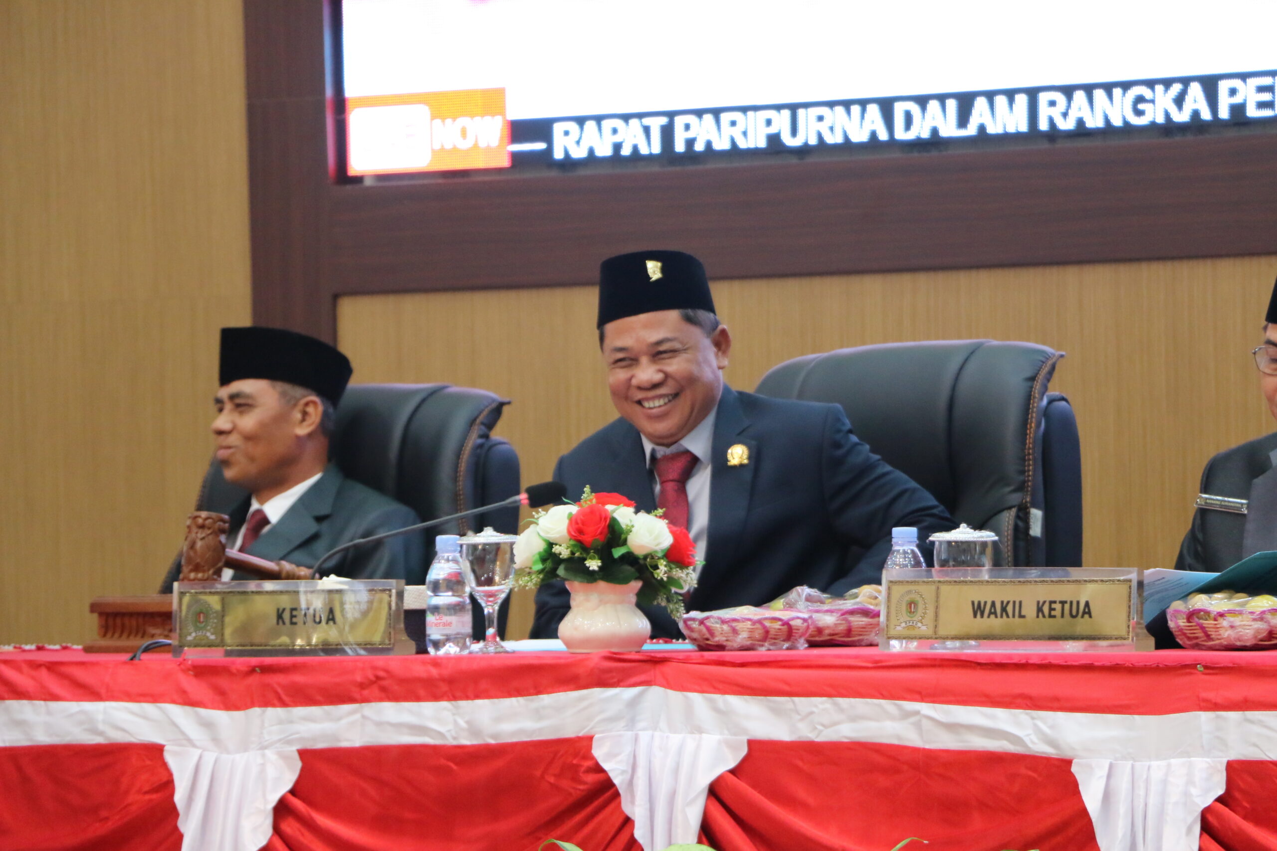 Foto : Yudea Pratidina saat memimpin sidang lanjutan usai pelaksanaan penunjukan Ketua Sementara DPRD Katingan.