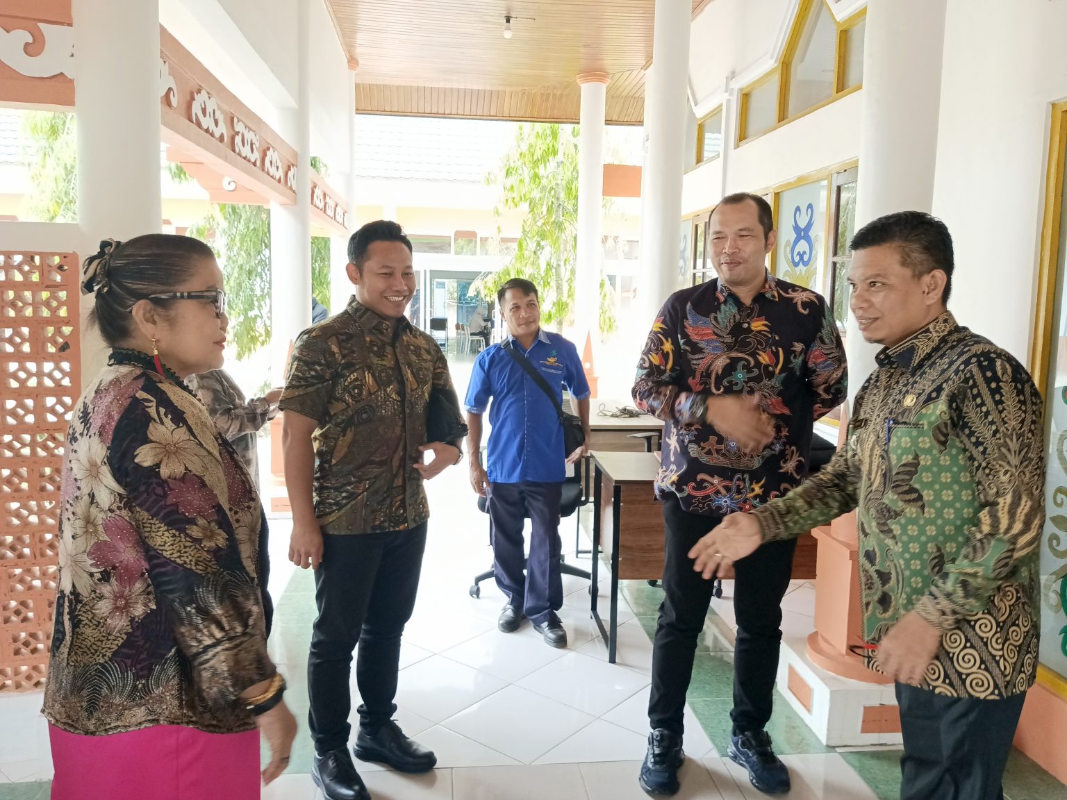 Wakil Bupati Katingan Firdaus saat mendapingi kunjungan kerja anggota Komisi III DPRD Provinsi Kalimantan Tengah ke Sekolah Rakyat