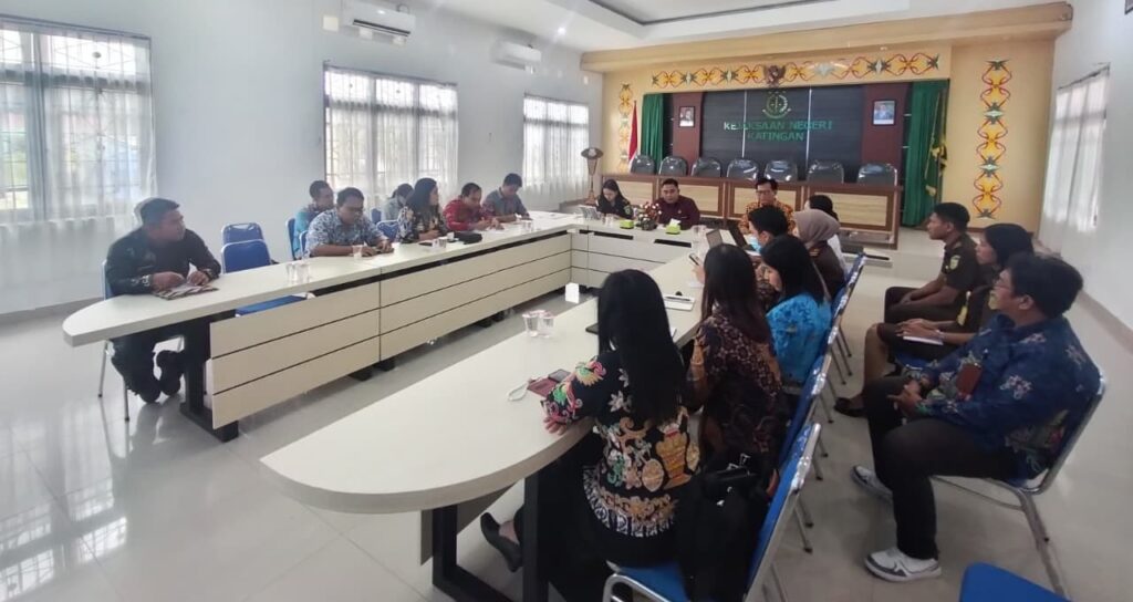Kepala_Seksi_Pelayanan_Medik_dan_Keperawatan_Rawat_Jalan_RSUD_Mas_Amsyar_Kasongan_Ely_Tiarawati_S_Kep_bersama_tim_menghadiri_Rapat_Koordinasi_Lokasi_Rehabilitasi_Narkotika