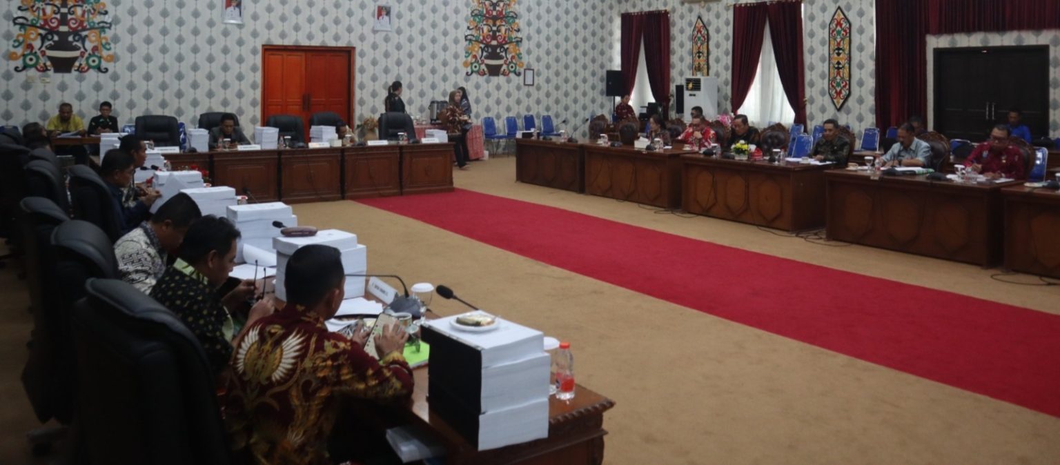 Suasana rapat pembahasan RAPBD, diruang Paripurna DPRD Katingan.