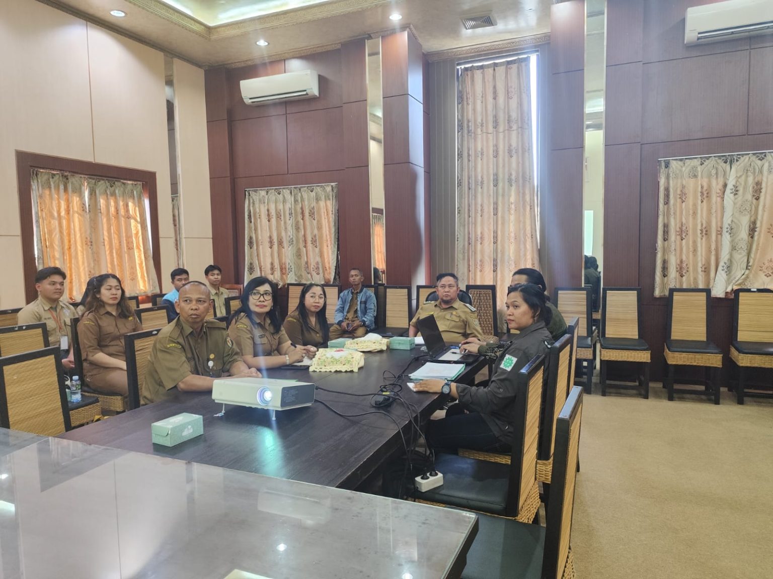 aat audiensi dengan konsultan perencana terkait pengembangan Destinasi Wisata Betung di Desa Tumbang Liting, Kecamatan Katingan Hilir, di ruang rapat Rumah Jabatan Bupati Katingan
