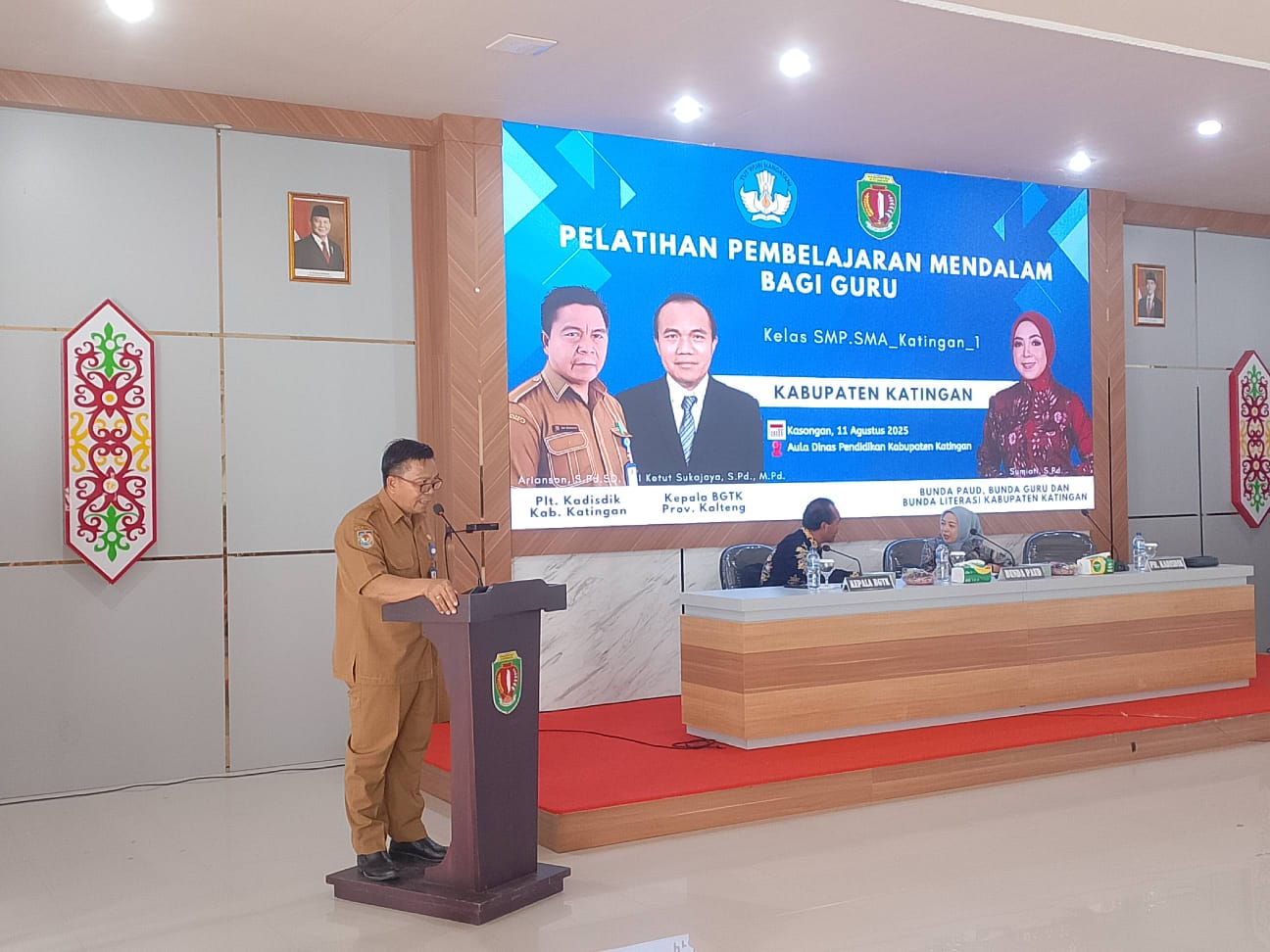 Plt. Kepala Dinas Pendidikan Kabupaten Katingan, Arianson, saat menyampaikan sambutan