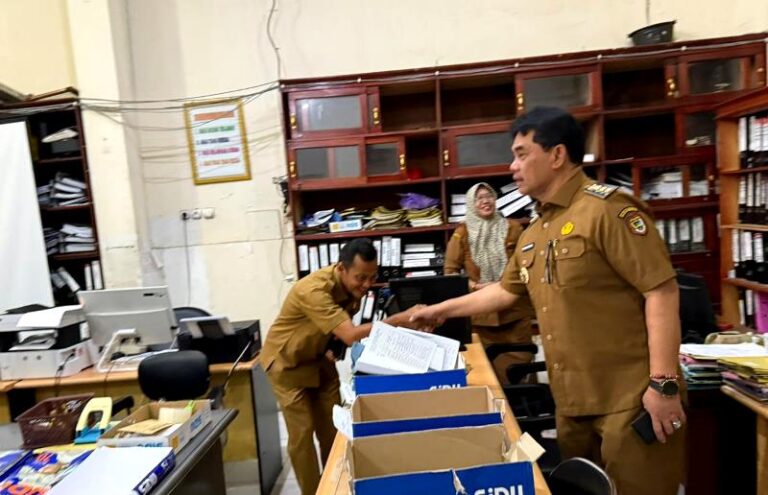 1111-Bupati-Disiplin