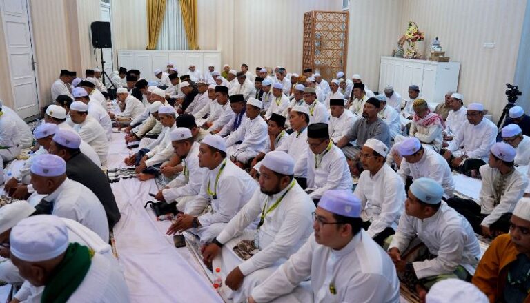 SHALAT MAGRIB BERJAMAAH.
